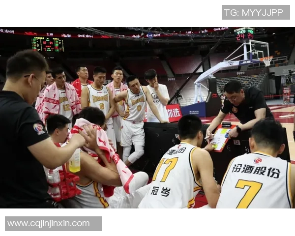 成都篮球队与上海篮球队赛后复盘分析比赛经验与战术调整探讨 成都篮球队与上海篮球队赛后复盘分析比赛经验与战术调整探讨