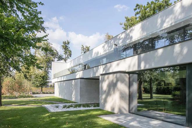 zoty中欧体育全站LONG HOUSE：狭长地块上确当代美学之居(图5)